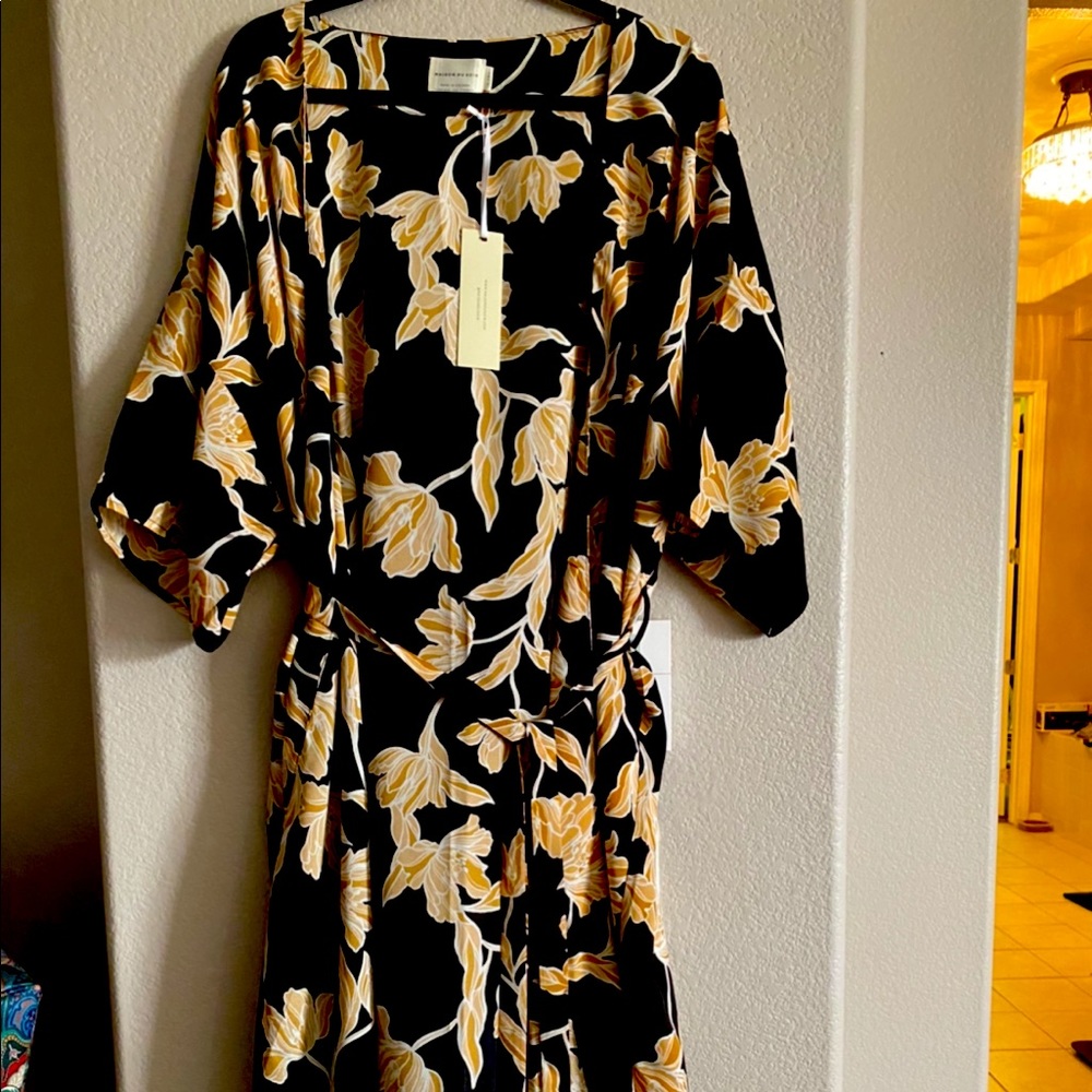 Maison du Soir black w/ cream leaves kimono